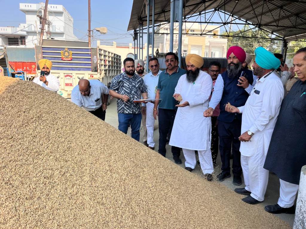 Deputy Speaker Jai Krishan Singh Raudi visited Garhshankar Sella Khurd and Mahilpur grain markets